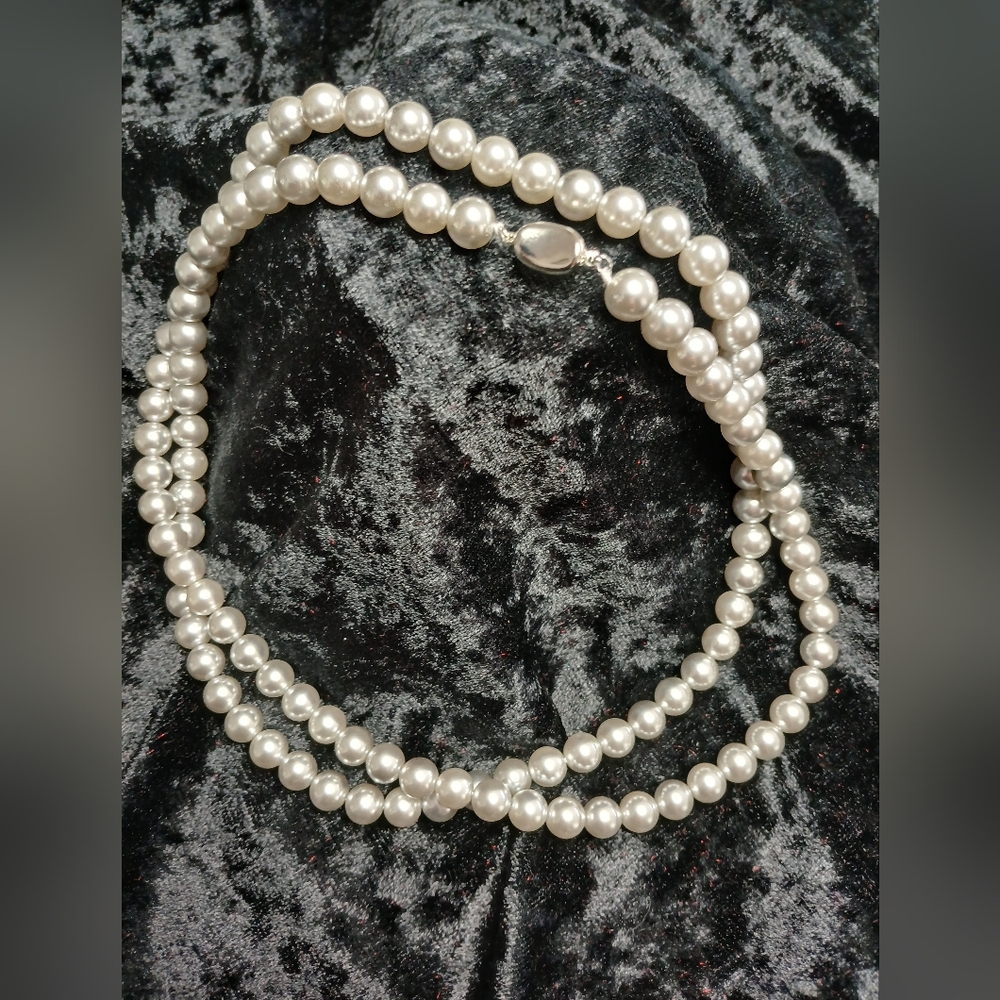 Elegant Pearl Necklace 35 Inches